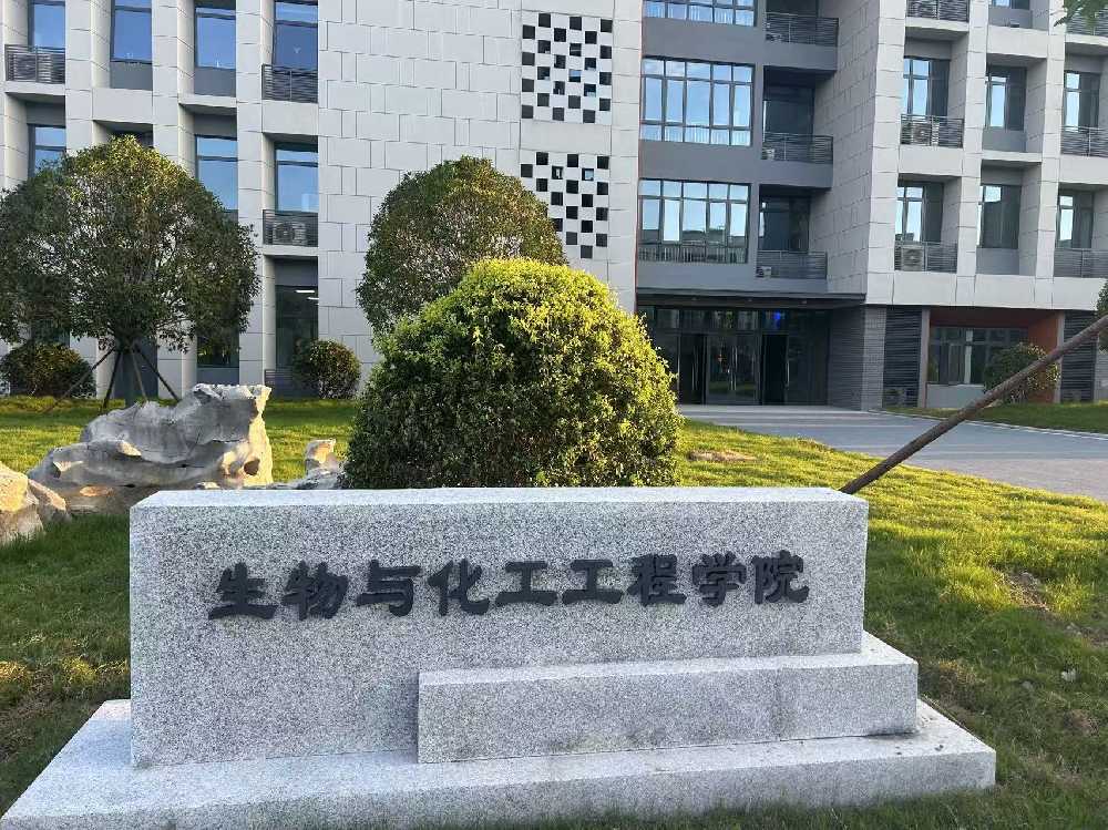 宝塔区扬州职业大学体育场高杆灯项目